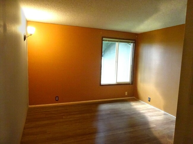 Building Photo - 2 bed/ 1 bath Condo!  With  Great Views!