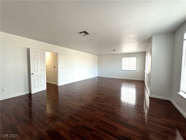 Building Photo - 7913 Waterfalls Ave