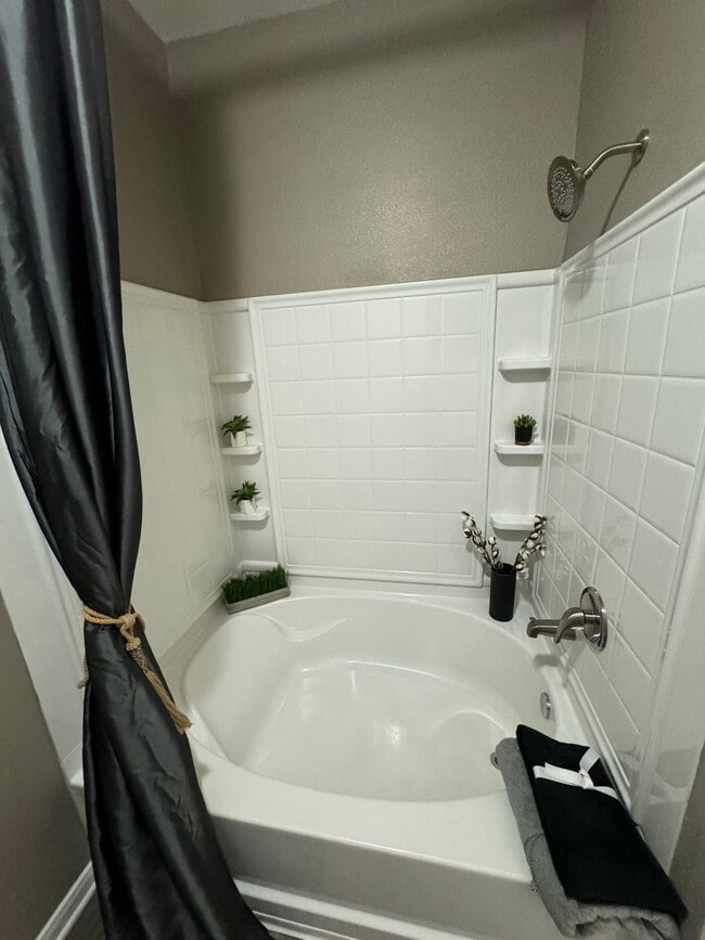Building Photo - 1030 Farm to Market Road 2931 Apt #0536, A...