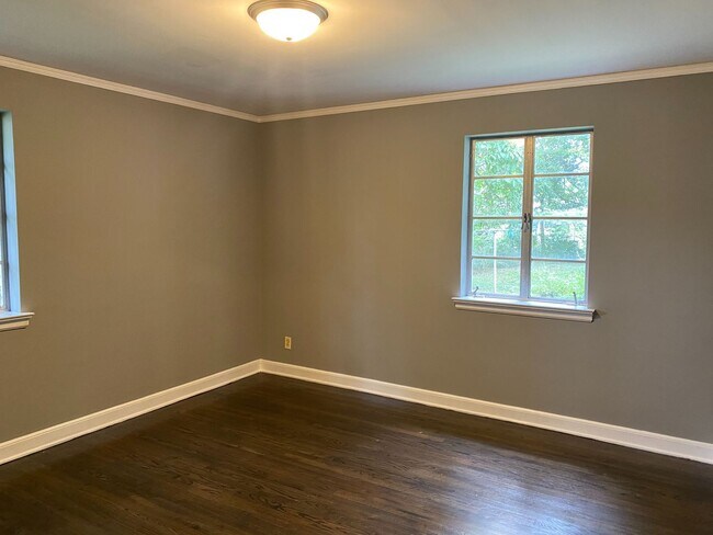 Building Photo - 2915 Ashley Ave
