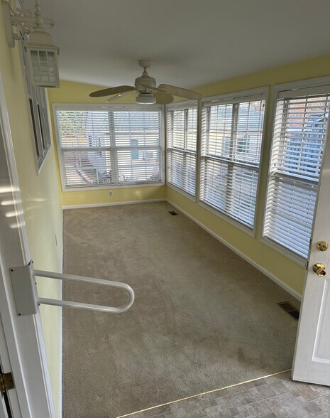 The Sun room is heated and cooled - 502 E Tombigbee St