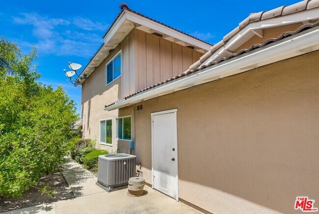 Building Photo - 687 Mt Carmel Dr