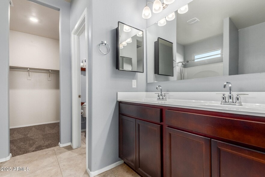 Building Photo - 1016 W Beacon Dr