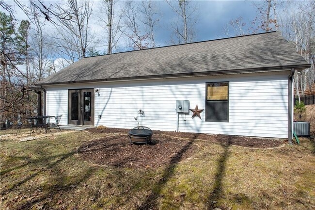 Building Photo - 7621 Maple Pl