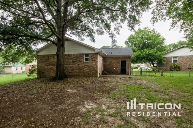 Building Photo - 504 Thyme Dr
