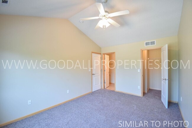 Building Photo - 2 Bedroom, 2.5 Bath Townhouse in Ankeny