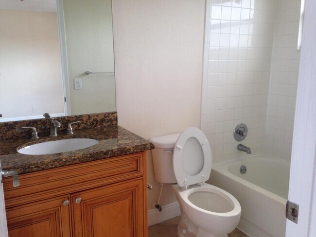 Building Photo - 1447 Lake Crystal Dr
