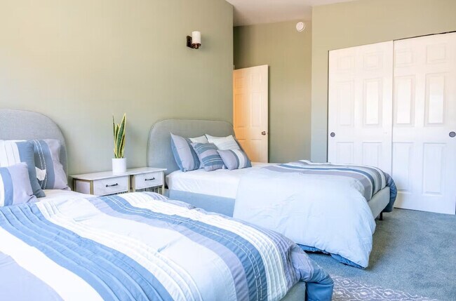 Building Photo - 5627 Illahee Road NE