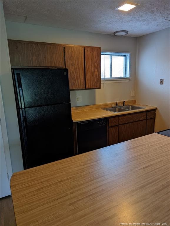 Building Photo - 829 Applewood Ln