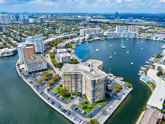 Building Photo - 100 Golden Isles Dr