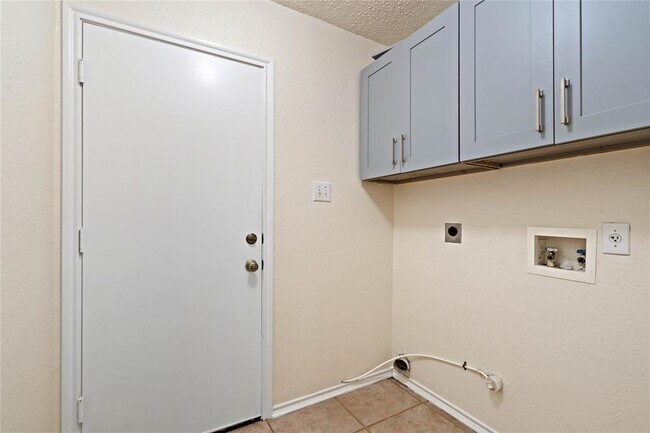 Building Photo - 809 Betterman Dr