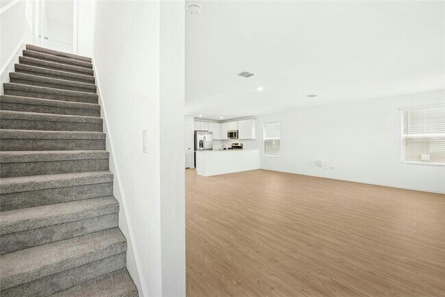 Building Photo - 190 Sambre St
