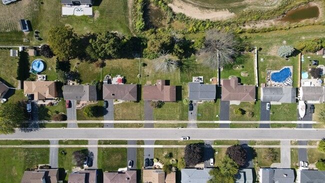 Building Photo - 202 Spring Tree Ln