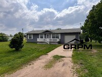 Building Photo - 3 bed 1 bath, Small Town Living!
