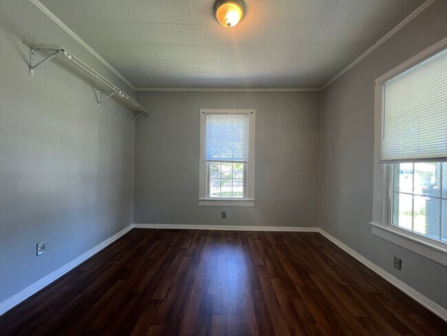 Building Photo - 363 Pine St