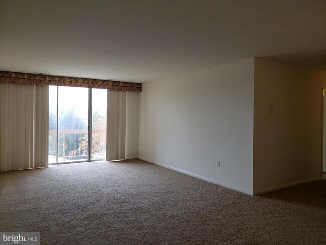 Building Photo - 130 Slade Ave