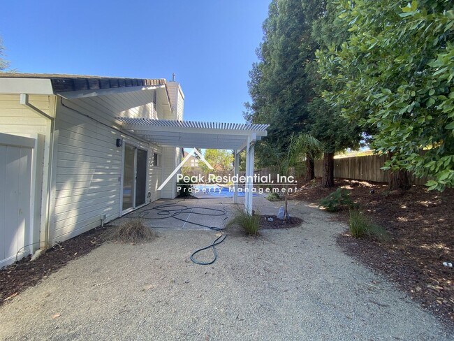 Building Photo - Spacious 3bd/2ba Auburn Home With Bonus Ro...