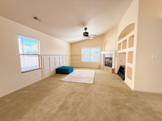 Building Photo - Spacious Home in Ventana Ranch