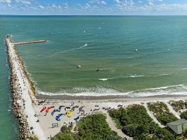 Building Photo - 670 Hernando St