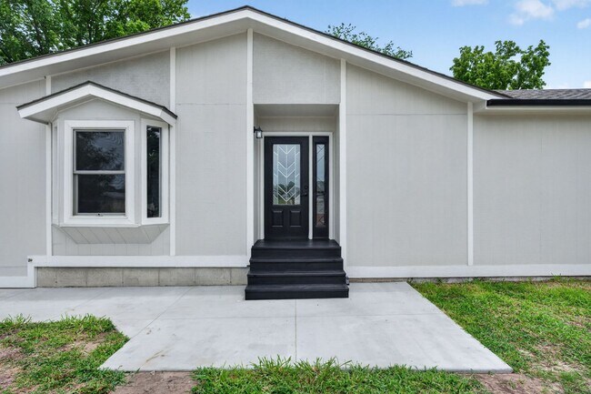 Building Photo - Italian Estates Property Management