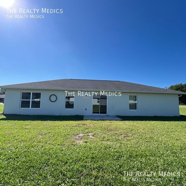 Building Photo - 1455 NE 161st St