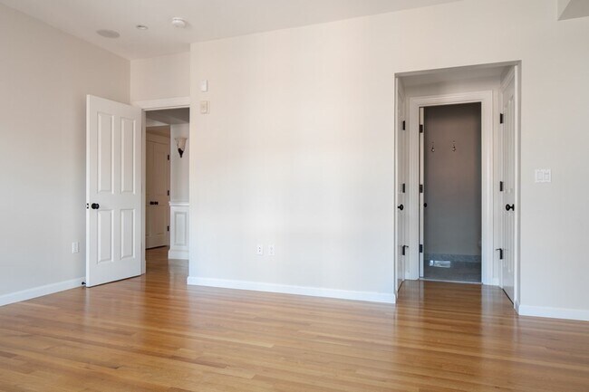 Building Photo - 15 Marlborough St
