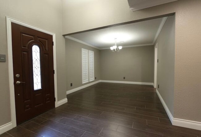 Building Photo - 2842 River Birch Dr