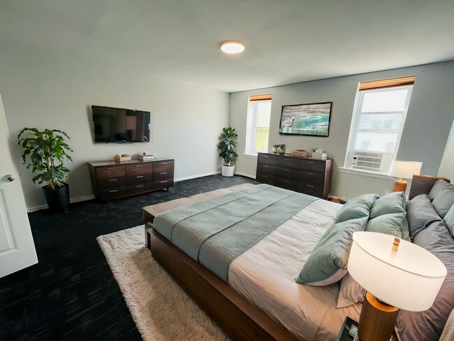 Building Photo - 437 N 32nd St