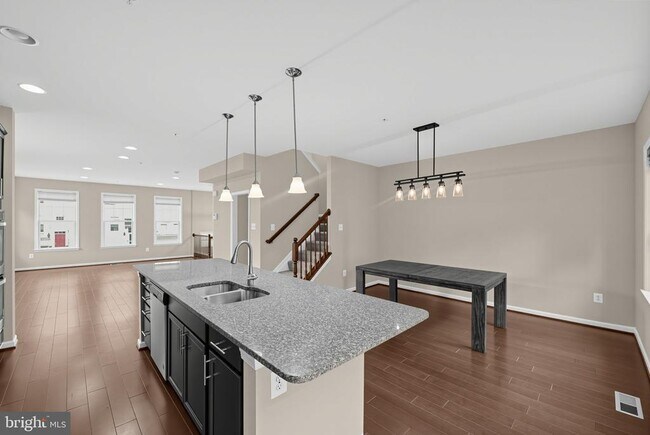 Building Photo - 7524 Holly Ridge Dr