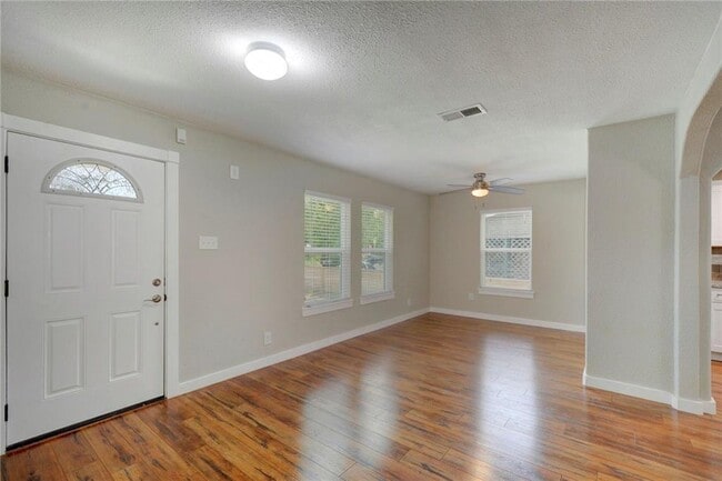 Building Photo - 503 W Grady Dr