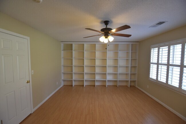 Building Photo - 2106 Glenellen Dr NW