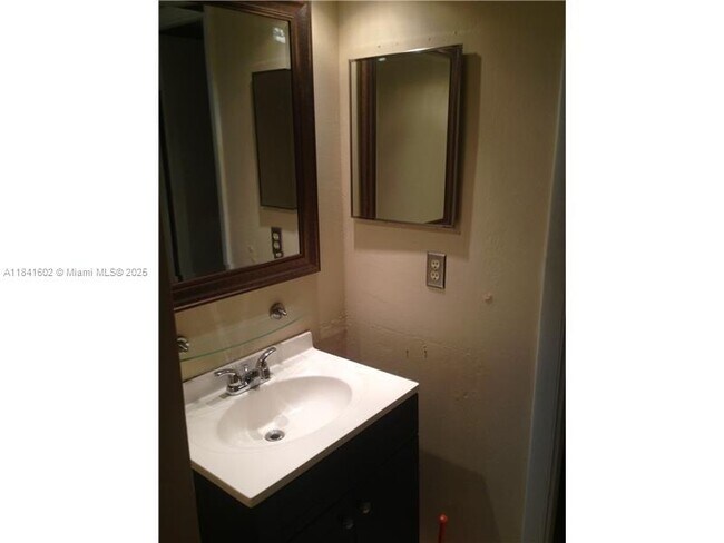 Building Photo - 6101 N Falls Cir Dr