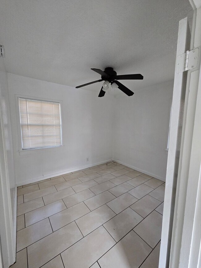 Building Photo - 1+ 1 Bed 1 Bath Cottage in San Jacinto $1395.00