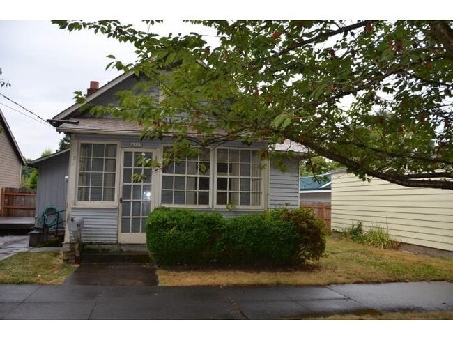 Building Photo - Adorable Cottage Style Home Near Reed College and Woodstock and Trader Joes.
