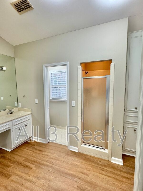 Building Photo - 3107 Sutton Dr