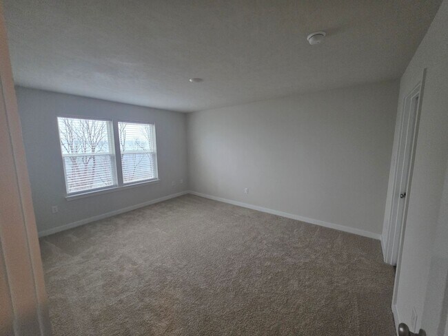 Building Photo - Luxury 4-Bedroom Townhome with Finished Walkout Basement & River Views