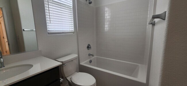Building Photo - Beautiful Brand New 3 Bedroom Home in Elk Grove