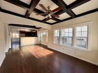 Building Photo - Centrally Located Minutes away from Downtown, Silver Lake, and Eagle Rock