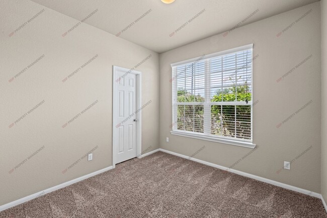 Building Photo - 8012 Redbrush