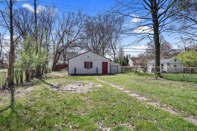 Building Photo - 429 Royal Ave