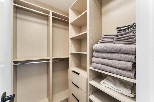 Building Photo - 5610 S Ocean Blvd