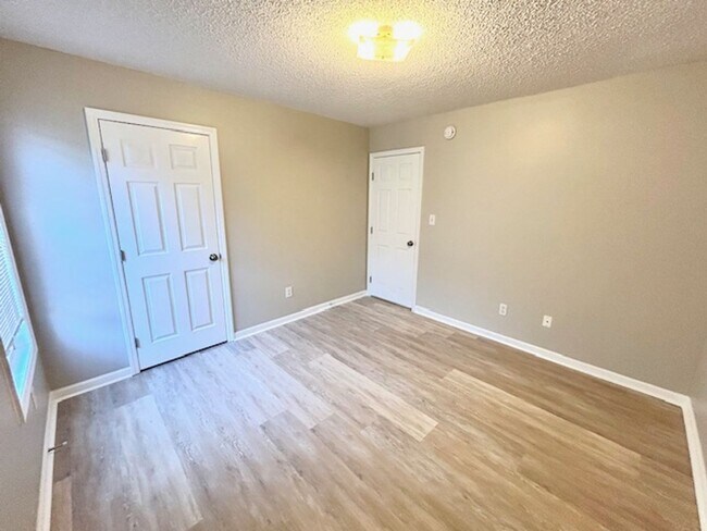 Building Photo - 118 Railroad Ridge Rd