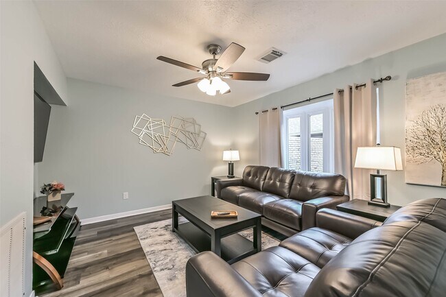 Building Photo - 1415 Ramada Dr