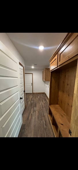 Building Photo - 407 W Adler Ave