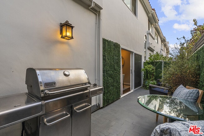 Building Photo - 830 17th St