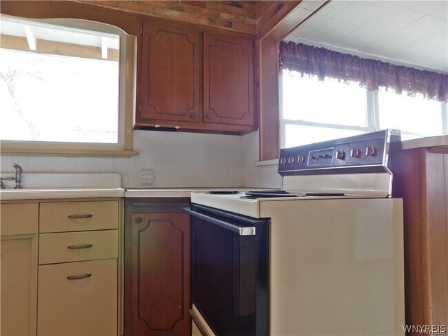 Building Photo - 172 Wellsville St