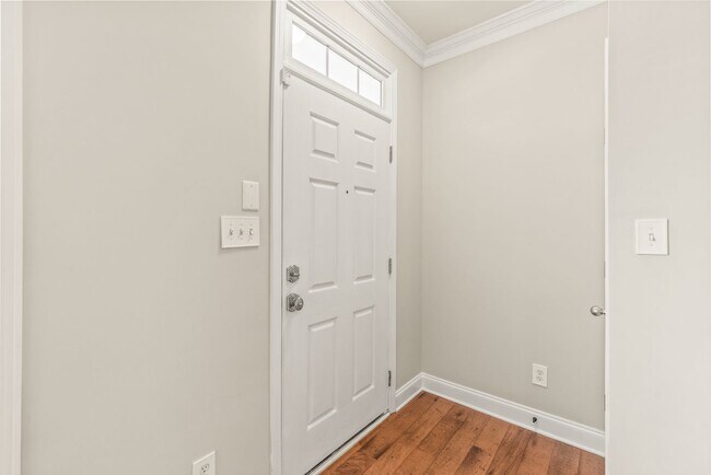 Building Photo - Newly Renovated Townhome Oasis in Wesley H...