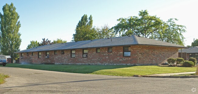 Primary Photo - 1411 Lake St
