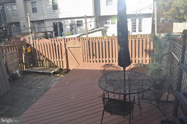 Building Photo - 6022 Basingstoke Ct