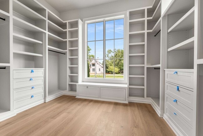 Building Photo - 8115 Devens Dr